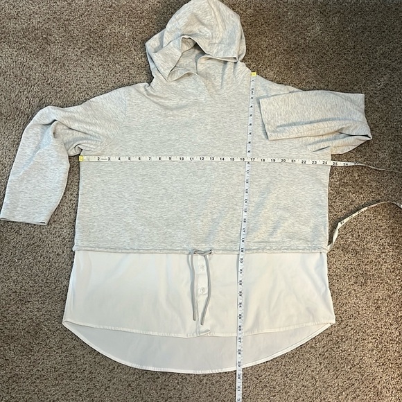 Athleta Hoodie Heather Gray & white Poplin Long Sleeve Tie waist Popover Top - Picture 10 of 12